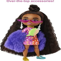 Barbie Extra Minis Doll sa brineta kosom u gornjoj lepinji u krznenom kaputu i haljini s dodacima